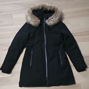 SOLD**Zara Women's Black Fur-Trimmed Coat